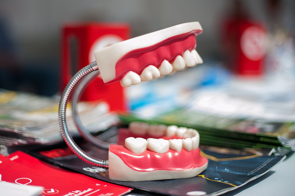 Tehnologie implant dentar