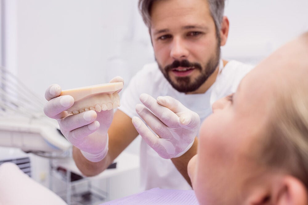 Dantura Fixa: Analiza - Ghid Complet 3 Pacient cu dantură fixă finalizată la Clinica Dent Park București